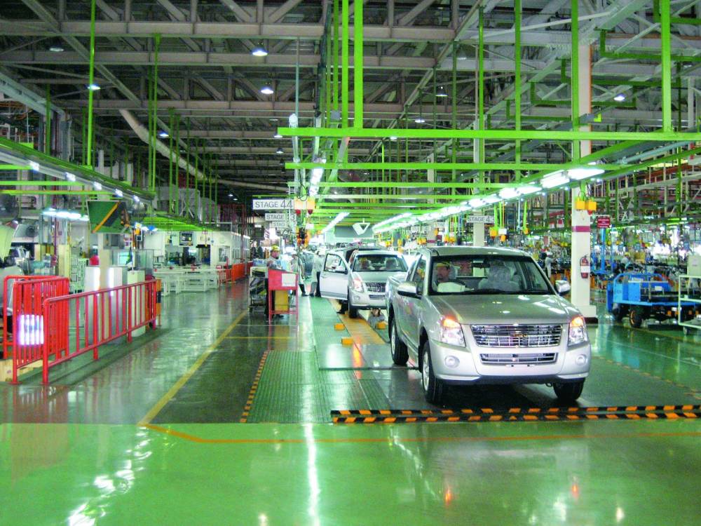 Image:سحب 890 سيارة لأغراض السلامة العامة في الإمارات