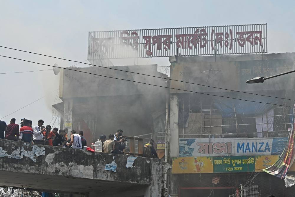 Image:بعد 27 ساعة من اندلاعه.. بنغلاديش تسيطر على حريق هائل