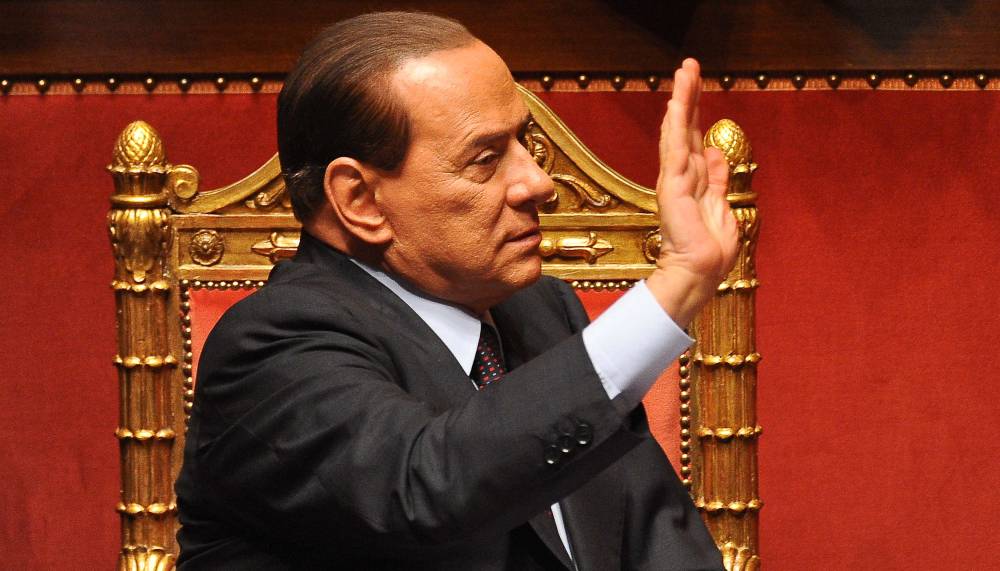 Image:برلوسكوني يخرج من العناية المركزة ويبقى في المستشفى