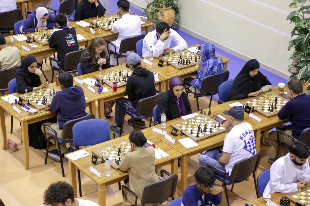 تعثر مبكر للمصنفين الأوائل في «دولية دبي للشطرنج»