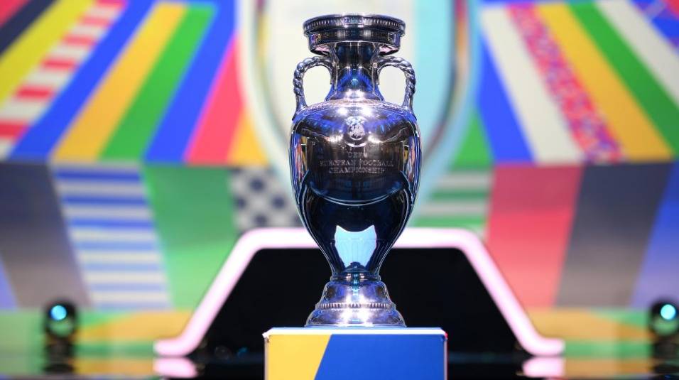 ويفا: خطوة أخيرة تفصل بريطانيا وأيرلندا عن تنظيم «يورو 2028» ويفا: خطوة أخيرة تفصل بريطانيا وأيرلندا عن تنظيم «يورو 2028»