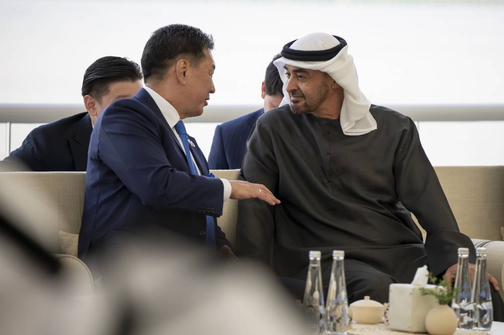 محمد بن زايد خلال اللقاء مع أوخنا خوريلسوخ