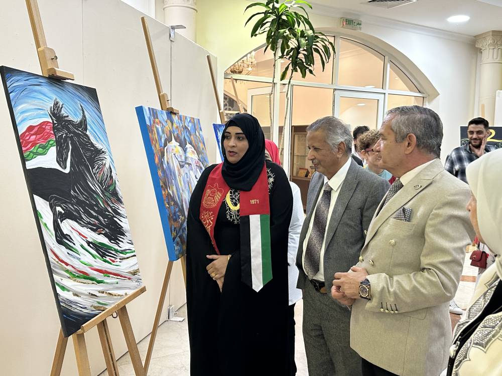 من المعرض الفني المشارك