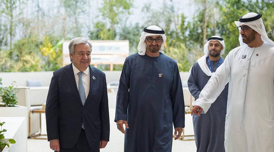 محمد بن زايد خلال استقباله غوتيريش وفي الصورة محمد بن حمد بن طحنون وسلطان الجابر