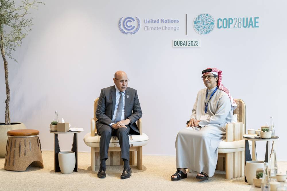منصور بن زايد يبحث مع الرئيس الموريتاني تعزيز العلاقات الثنائية على هامش «COP28»