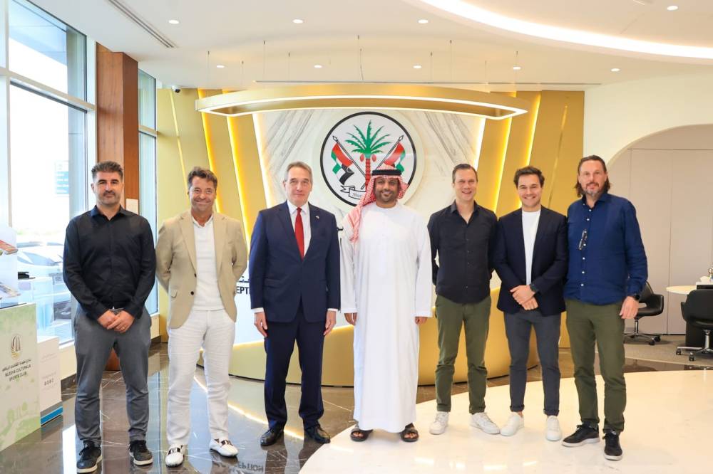 عيسى هلال والسفير الهولندي ووفد نادي أياكس