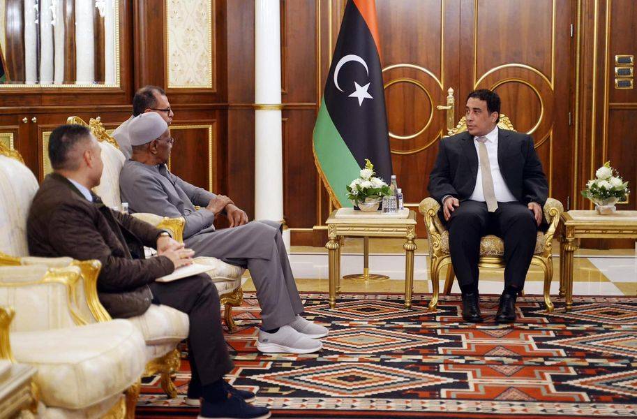 المنفي خلال استقباله المبعوث الأمميالى ليبيا (وال)