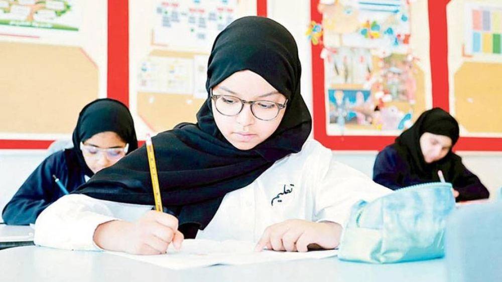 ارتياح بين طلبة «الثاني عشر» بعد امتحان الدراسات الاجتماعية (أرشيفية) ارتياح بين طلبة «الثاني عشر» بعد امتحان الدراسات الاجتماعية (أرشيفية)