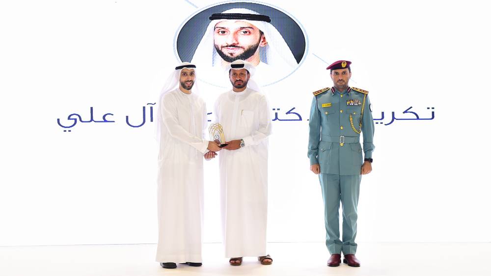 شرطة الشارقة تستعرض الذكاء الاصطناعي التوليدي شرطة الشارقة تستعرض الذكاء الاصطناعي التوليدي