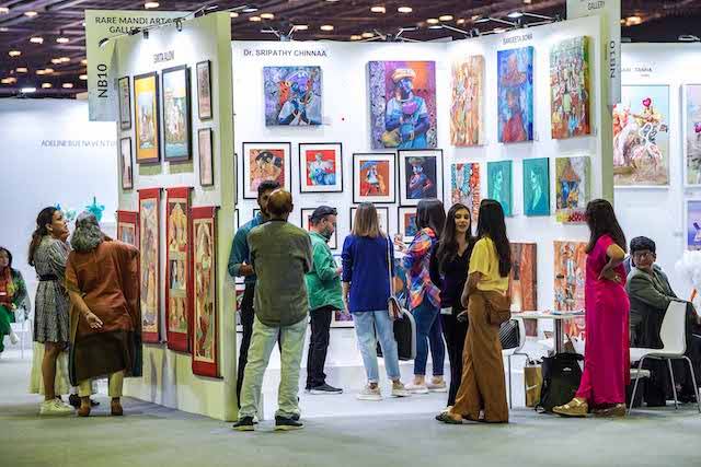 فنون العالم دبي» يطلق دورته 2 مايو | صحيفة الخليج