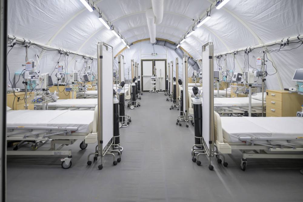 الإمارات تفتتح المستشفى الميداني المتكامل في تشاد لدعم الأشقاء اللاجئين السودانيين | صحيفة الخليج
