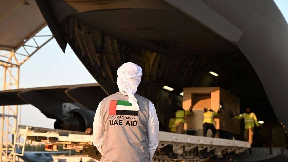 من الإمارات إلى غزة.. 214 طائرة و720 شاحنة محملة بالمساعدات الإغاثية