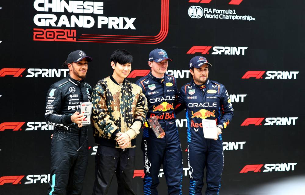 فرستابن يفوز بأول سباق للسرعة في موسم فورمولا 1
