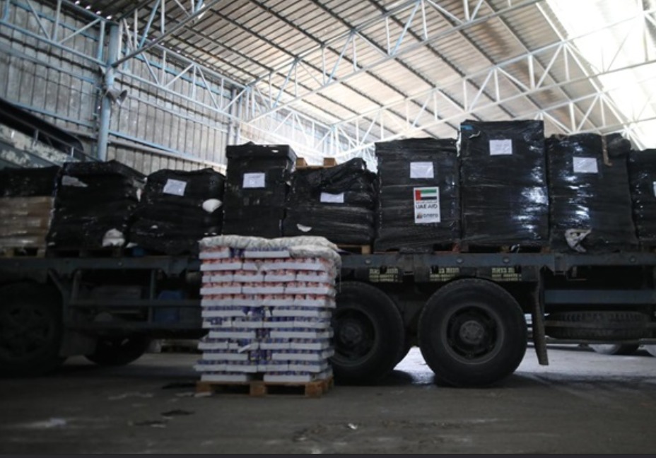 الإمارات تعلن إيصال 400 طن مساعدات غذائية لسكان غزة