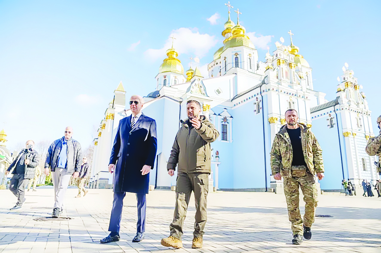 بايدن وزيلنسكي في كييف