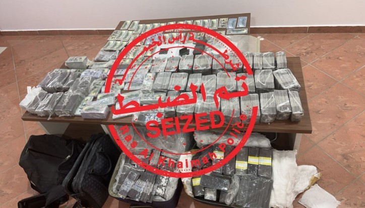 شرطة رأس الخيمة تلقي القبض على عصابة تقوم بتزوير العملات الأجنبية