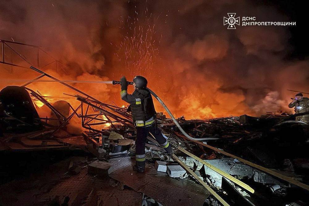 قتيل وإصابات في ضربتين روسيتين على أوكرانيا