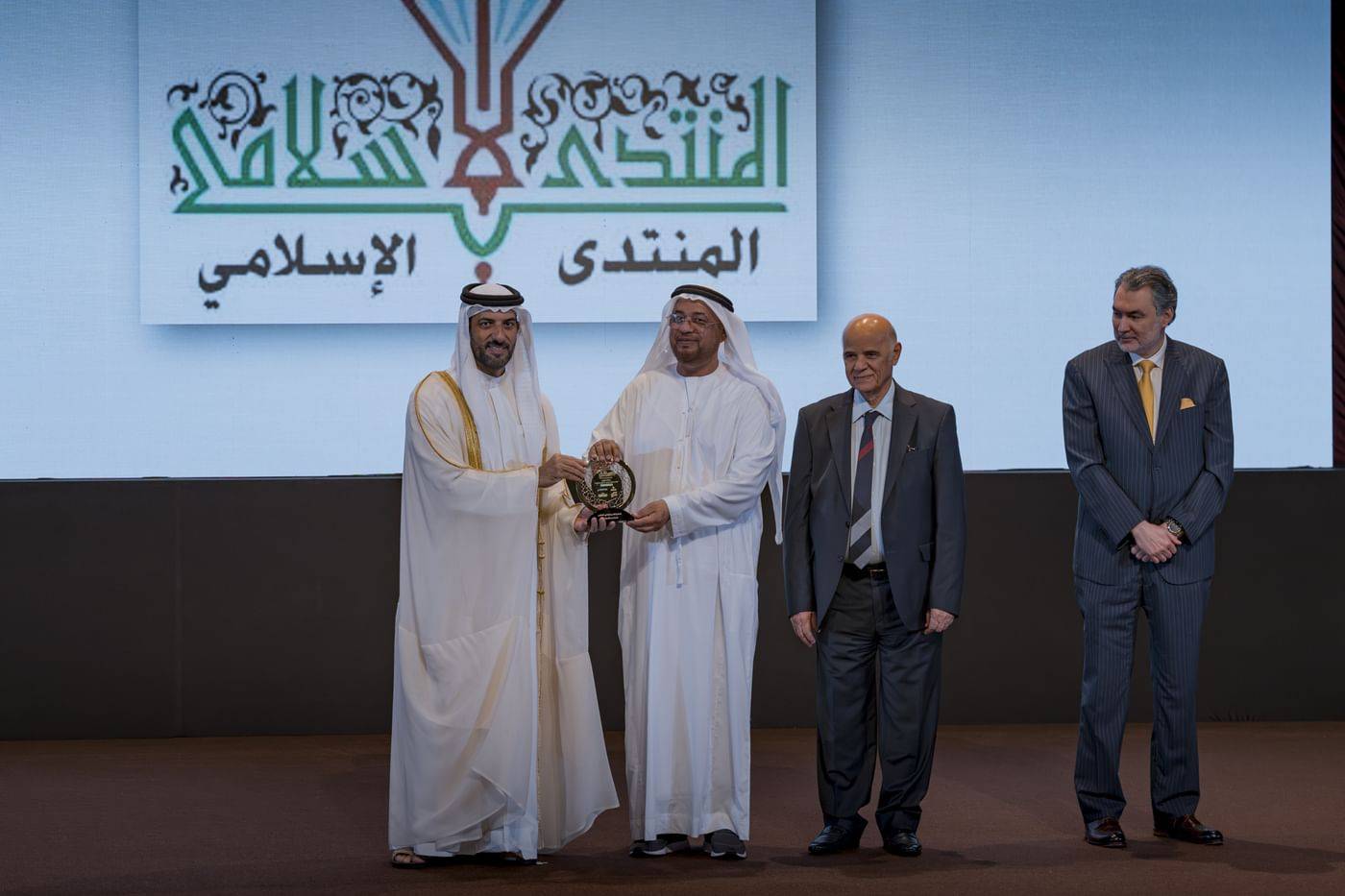 سلطان بن أحمد القاسمي يشهد انطلاق أعمال مؤتمر مقاصد القرآن الكريم بين التأصيل والتفعيل