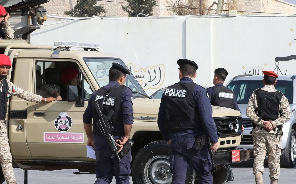 لبنان يوقف 3 أشخاص من «حماس» يشتبه في إطلاقهم صواريخ على إسرائيل لبنان يوقف 3 أشخاص من «حماس» يشتبه في إطلاقهم صواريخ على إسرائيل