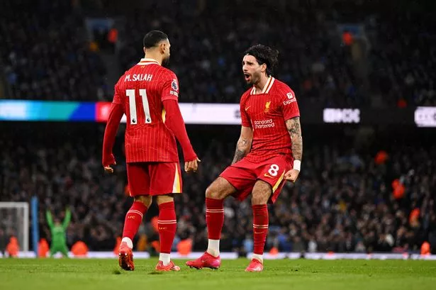 نجم ليفربول: اللعب بجوار محمد صلاح أمر لا يُصدق نجم ليفربول: اللعب بجوار محمد صلاح أمر لا يُصدق