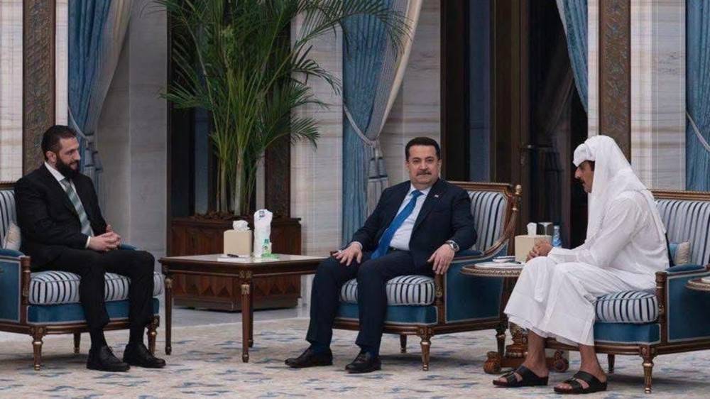 أمير دولة قطر الشيخ تميم بن حمد آل ثاني (يمين) ورئيس الوزراء العراقي محمد شياع السوداني (وسط) والرئيس السوري أحمد الشرع (وكالة الأنباء العراقية)