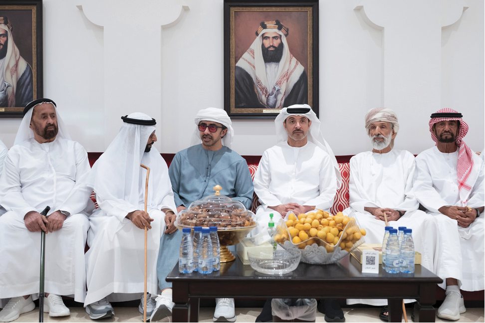 هزاع بن زايد وعبدالله بن زايد يعزيان في وفاة عوض سعيد سويلم الكتبي هزاع بن زايد وعبدالله بن زايد يعزيان في وفاة عوض سعيد سويلم الكتبي