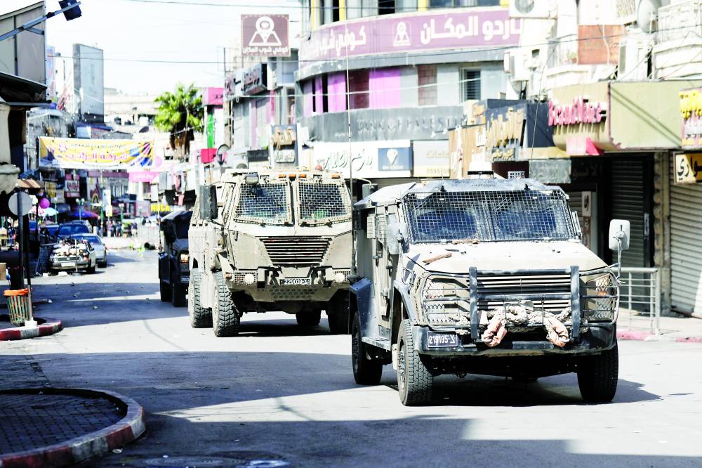 آليات عسكرية إسرائيلية خلال اقتحامها مدينة نابلس (ارشيفية)