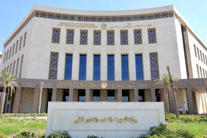 فرصة أخيرة للمعلمين.. كيف تقدم طلب مد الخدمة قبل الخروج على المعاش في مصر؟