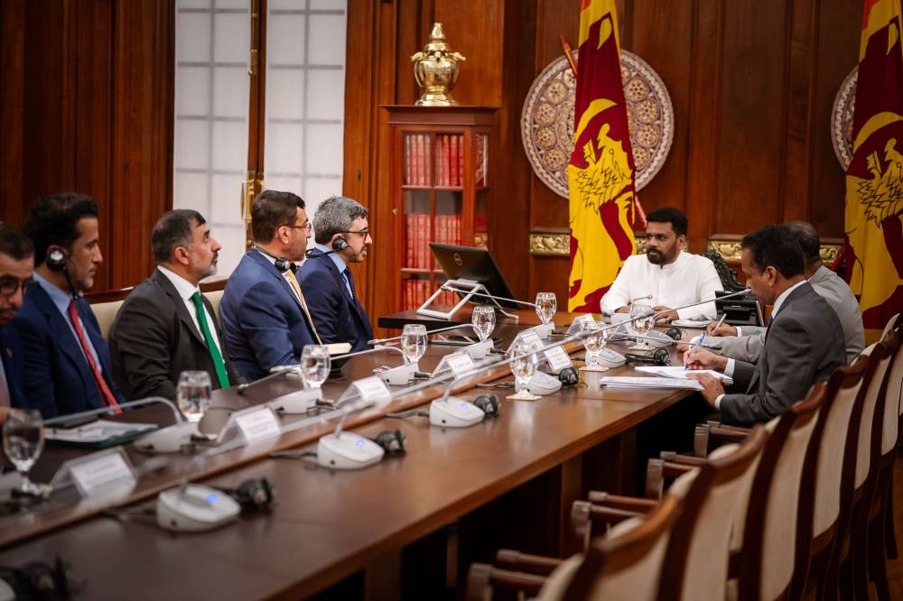 رئيس سريلانكا يستقبل عبدالله بن زايد ويبحثان تعزيز العلاقات الثنائية بين البلدين