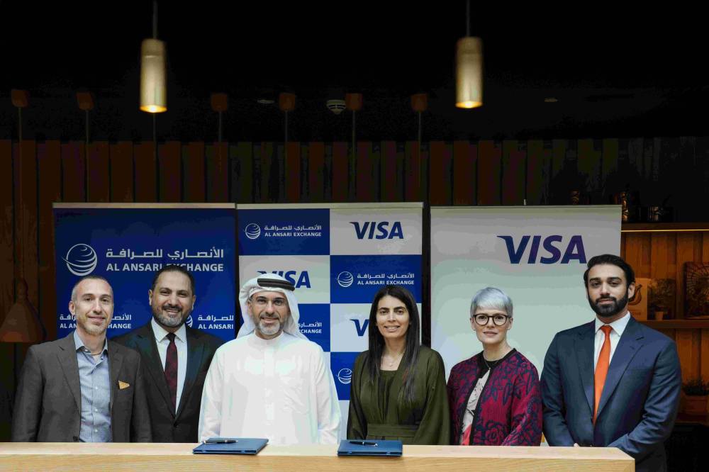 تمديد الشراكة بين الأنصاري للصرافة و«فيزا»