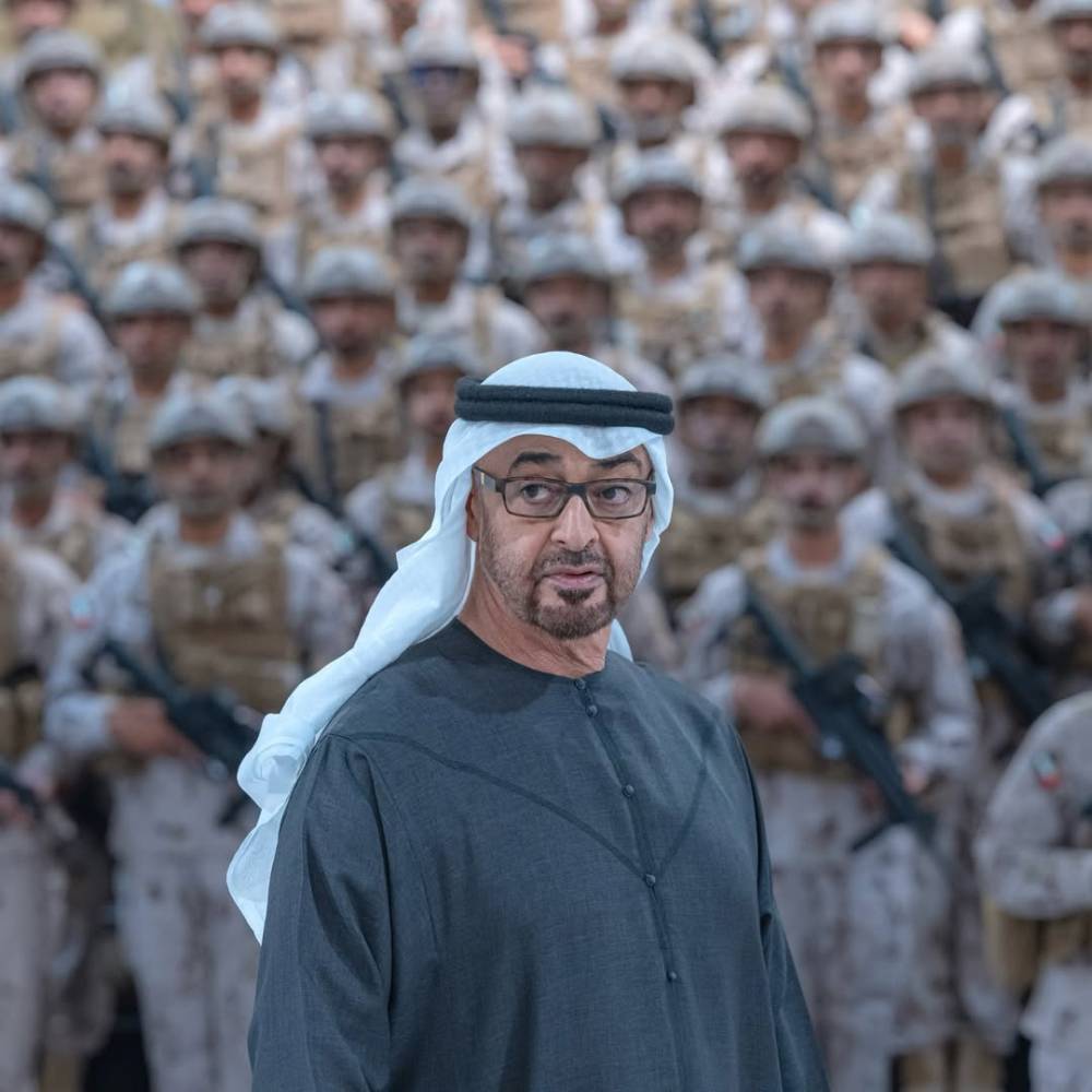 في رائعة شعرية عن رئيس الدولة.. حمدان بن محمد: صـوره تهز أعـداء الامّـه.. ماهي بْصـورة تَـرَف