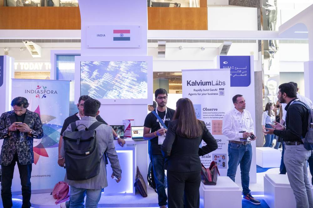 إحدى الشركات الهندية تعرض حلولها إحدى الشركات الهندية تعرض حلولها
