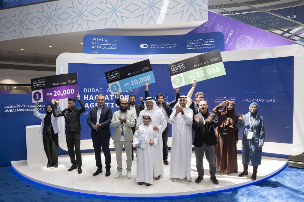 المشاركون في «هاكاثون» المشاركون في «هاكاثون»