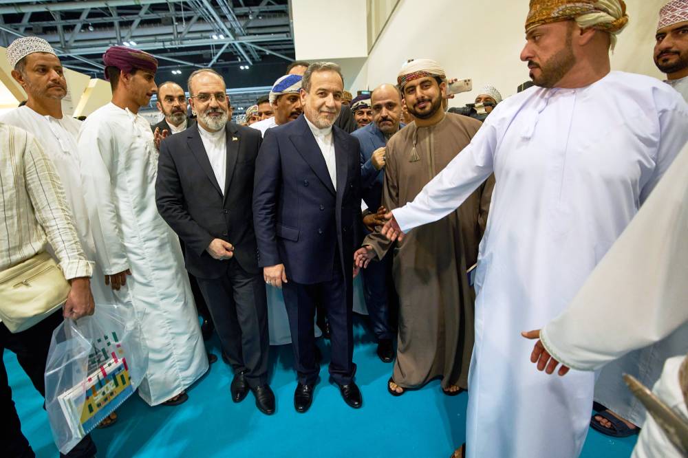عراقجي لدى وصوله إلى مسقط يوم أمس