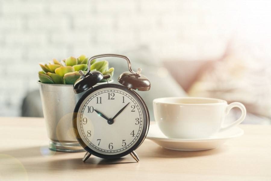 استيقاظ مبكر.. وقهوة