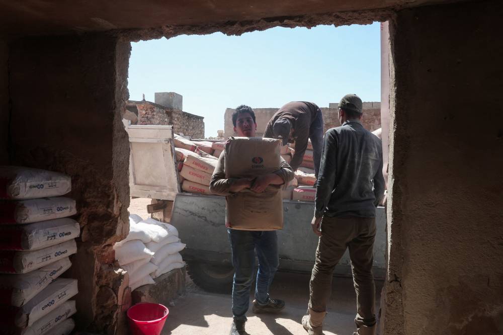 أهالي حلب يشرعون في إعادة إعمار مدينتهم أهالي حلب يشرعون في إعادة إعمار مدينتهم