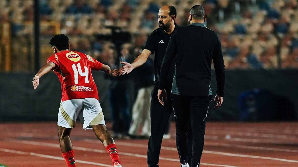الأهلي يعتلي صدارة الدوري المصري بعد سقوط بيراميدز.. والزمالك خارج المنافسة