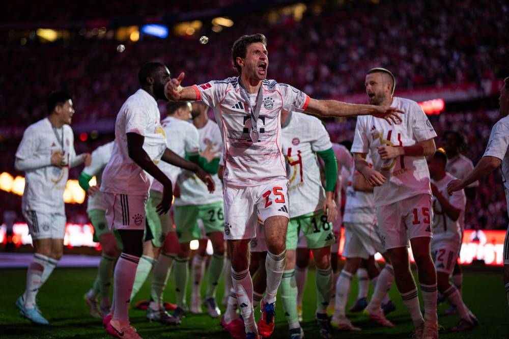 بايرن ميونخ يحتفل بلقبه الـ34 في الدوري الألماني أمام جماهيره