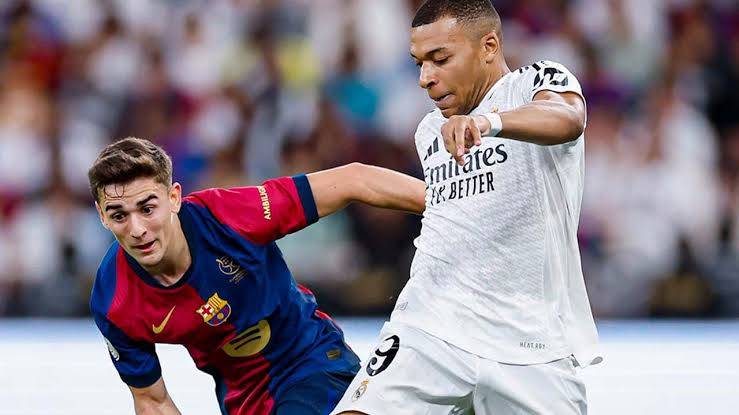 كيفية مشاهدة مباراة ريال مدريد وبرشلونة بث مباشر.. الموعد والقنوات الناقلة والمعلق