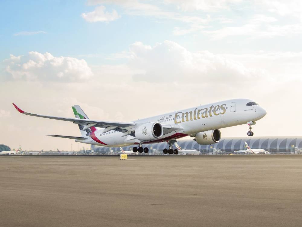 طائرة طيران الإمارات A350