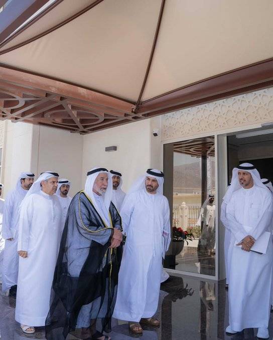 سلطان يفتتح المجمع السكني في جامعة خورفكان