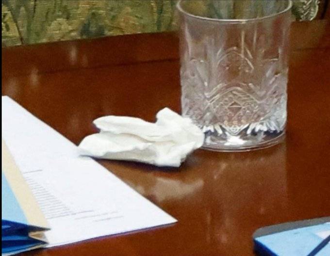 «كوكايين أم منديل؟».. كشف حقيقة فيديو القطار لماكرون وقادة أوروبا