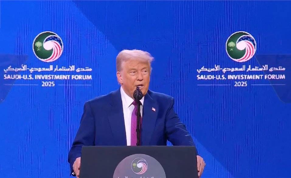 ترامب يعلن رفع العقوبات عن سوريا ترامب يعلن رفع العقوبات عن سوريا