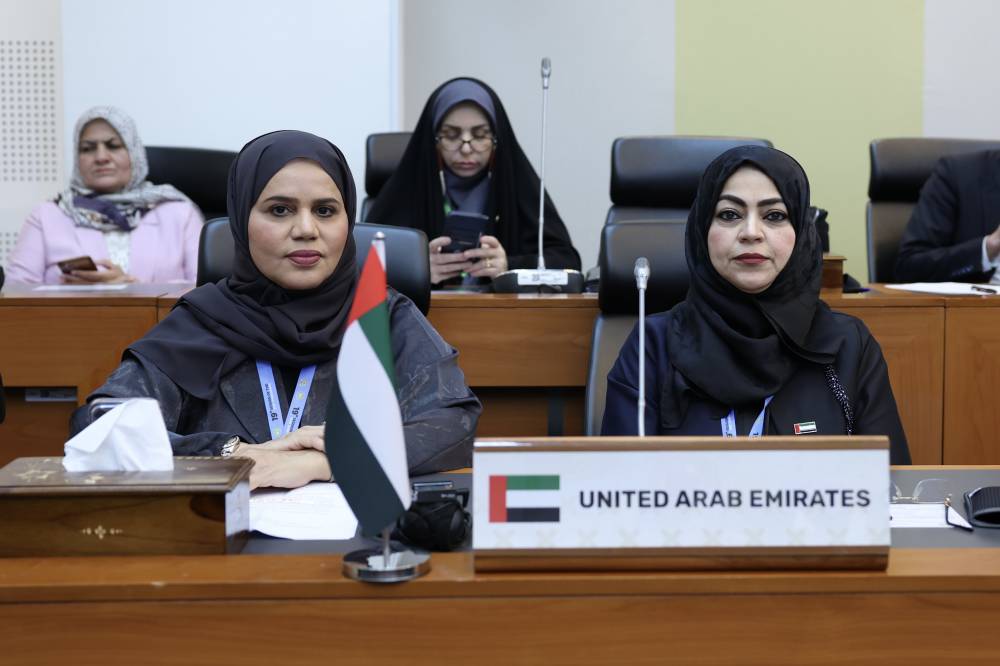سمية السويدي ومنى طحنون