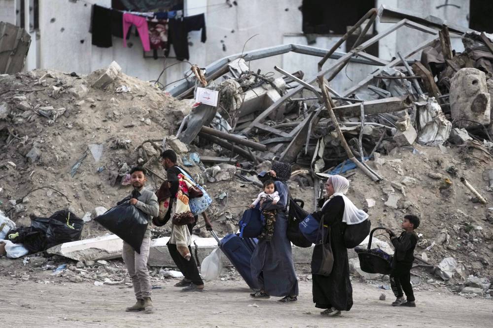 يوم دامٍ في غزة بـ80 قتيلاً.. ويومان حاسمان للتوصل إلى صفقة يوم دامٍ في غزة بـ80 قتيلاً.. ويومان حاسمان للتوصل إلى صفقة