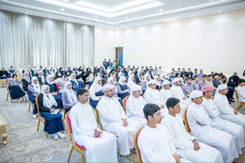 الجلسة تستهدف تعزيز الوعي بالهوية الوطنية (وام)