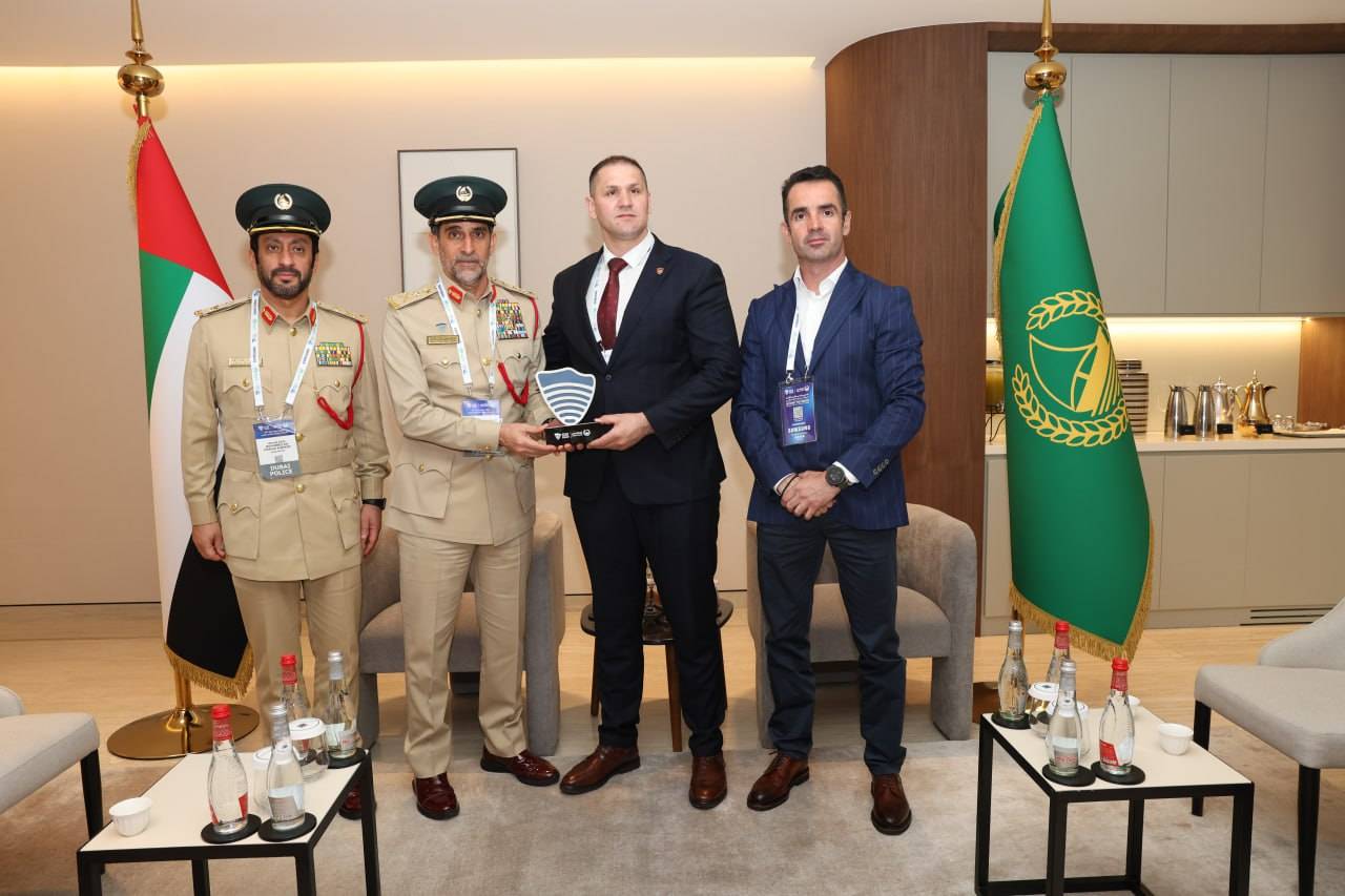 القائد العام لشرطة مونتين يغرو.jpg