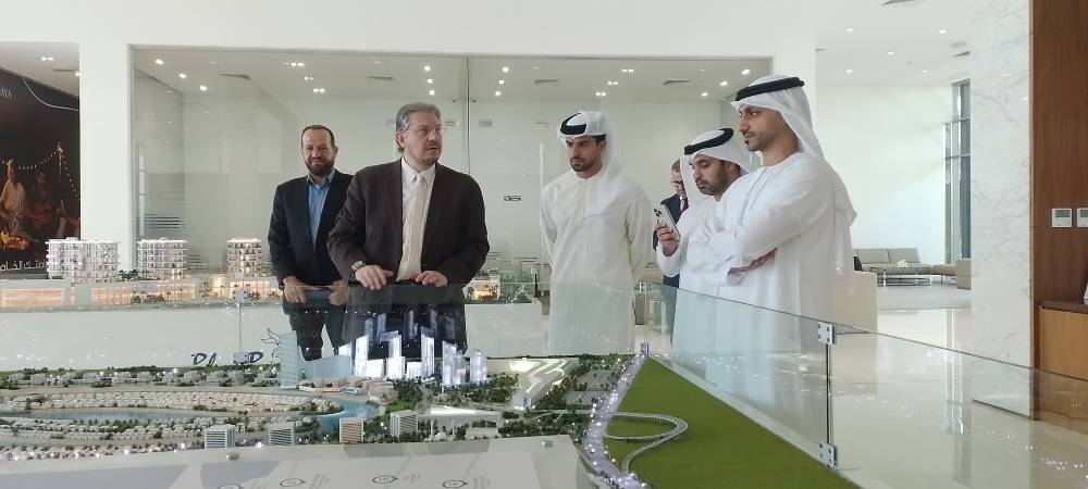 الحمرية و«أجمل مكان» يبحثان فرص التعاون الرياضي والمجتمعي