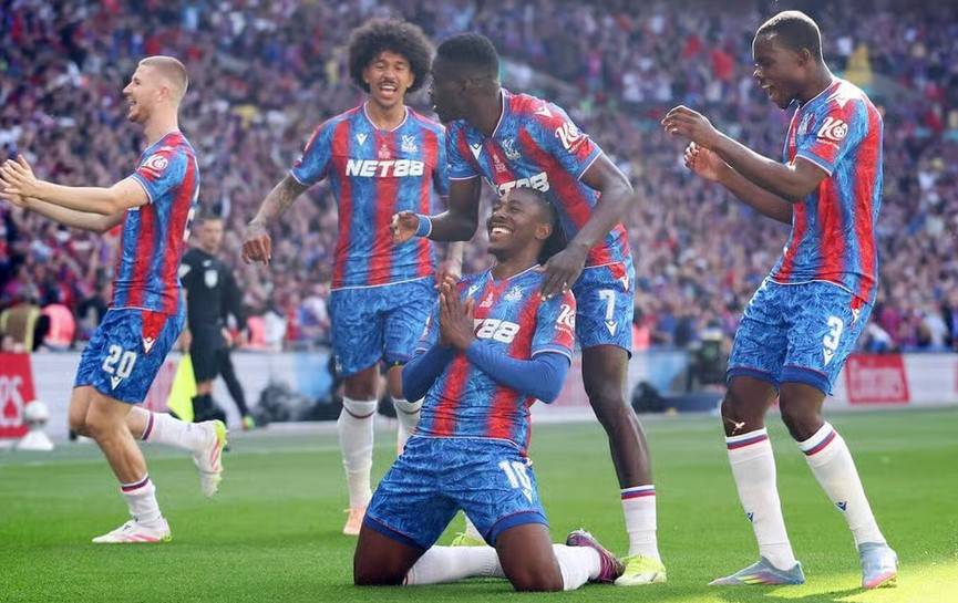 كريستال بالاس بطلًا لكأس الاتحاد الإنجليزي.. وغوارديولا يرفض مصافحة هندرسون