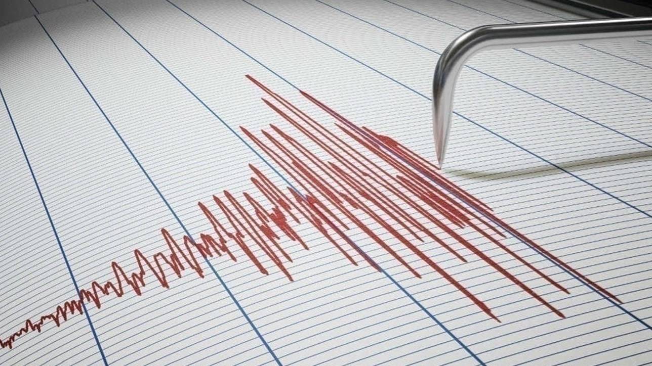 هزة أرضية بقوة 4.9 درجة تضرب إندونيسيا